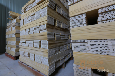 看中歐億優品集成墻飾獨有優勢，加盟者火速簽約，貨物配送高效