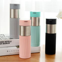 義烏國際商貿城四區(qū) 日用百貨與服裝輔料的全景展示